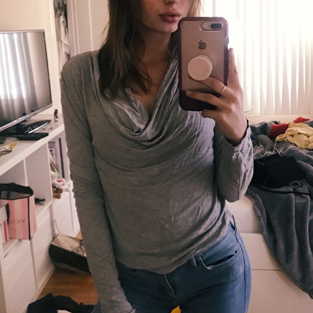 Gray scoop long sleeve top. Barely worn